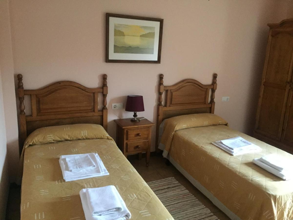 Apartamentos Turisticos San Juan De La Pena Santa Cruz De La Seros Luaran gambar