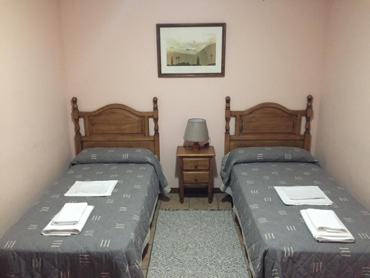 Apartamentos Turisticos San Juan De La Pena Santa Cruz De La Seros Luaran gambar