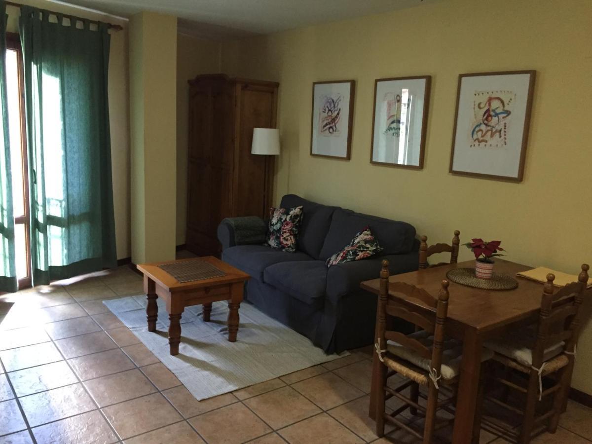 Apartamentos Turisticos San Juan De La Pena Santa Cruz De La Seros Luaran gambar