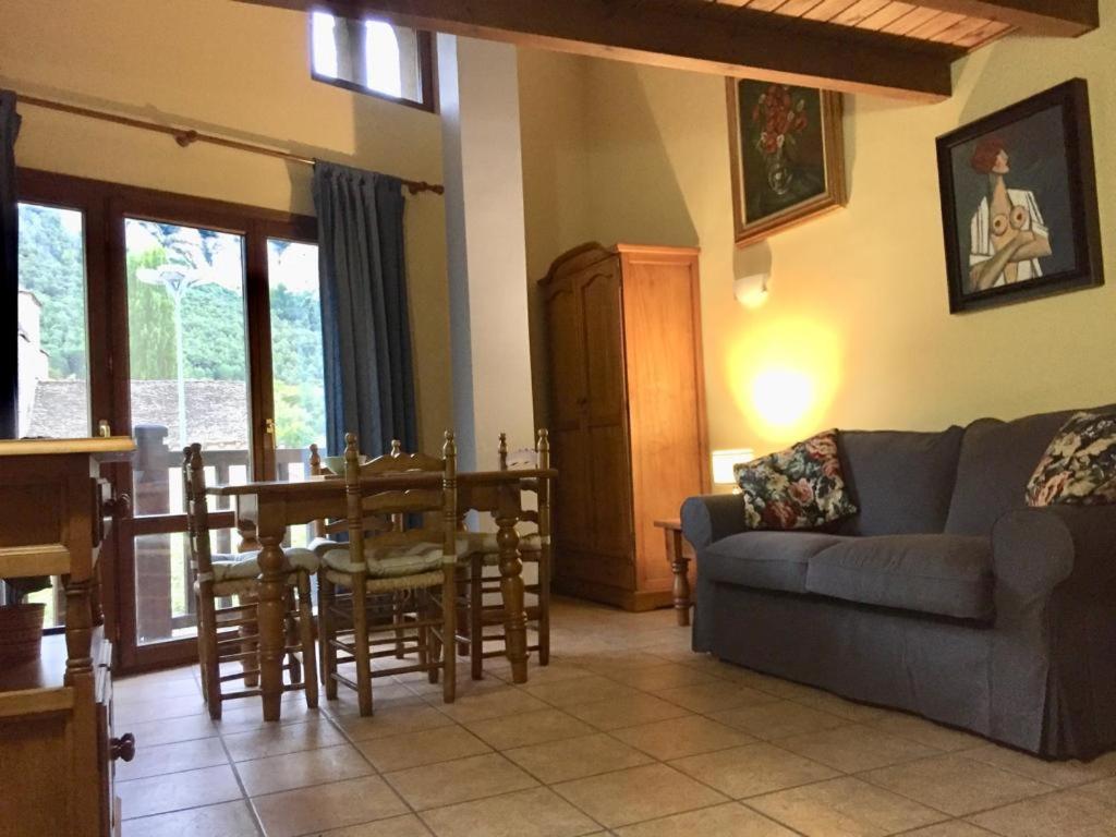 Apartamentos Turisticos San Juan De La Pena Santa Cruz De La Seros Luaran gambar