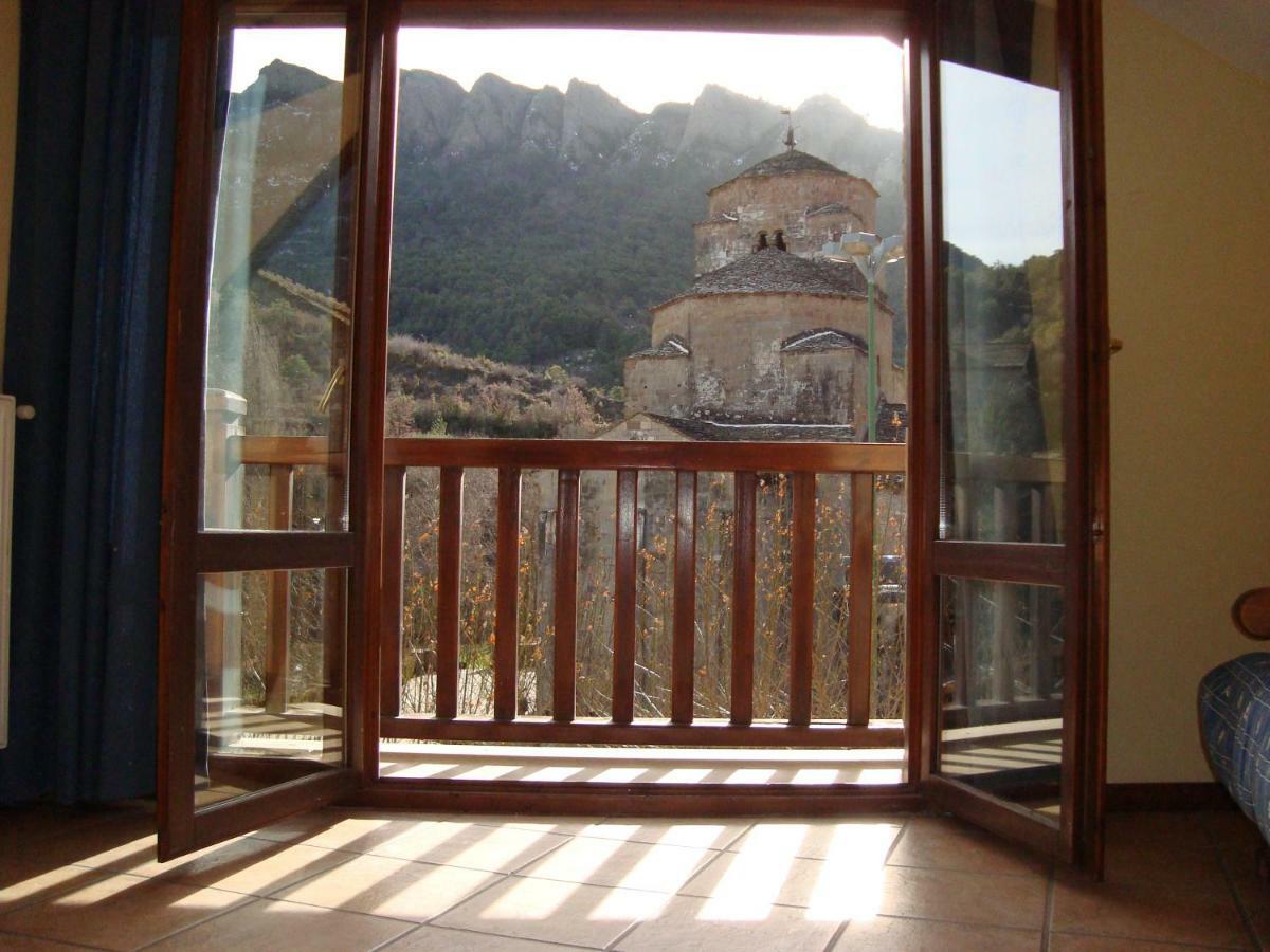 Apartamentos Turisticos San Juan De La Pena Santa Cruz De La Seros Luaran gambar